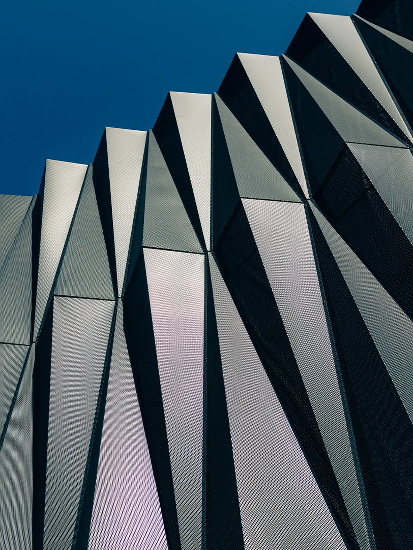 Adam hall group experience center fassade