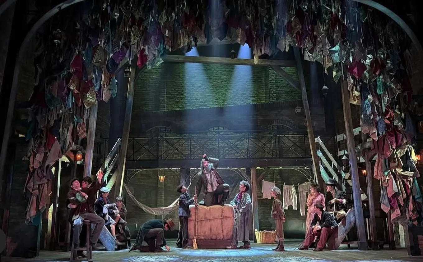 Cameo oliver twist 8