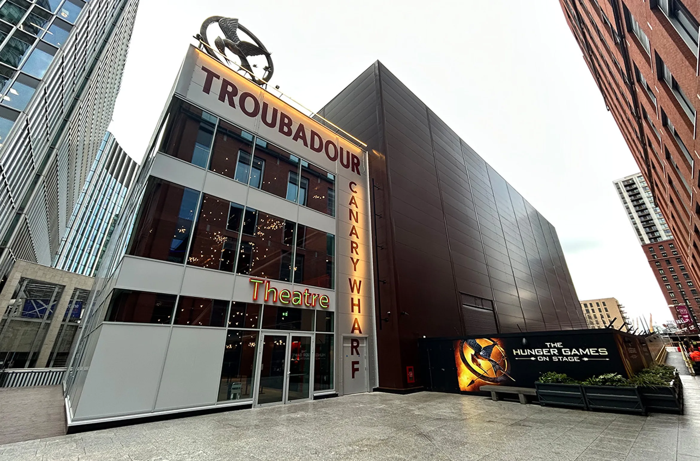 Adam hall integrated systems coro troubadour 1