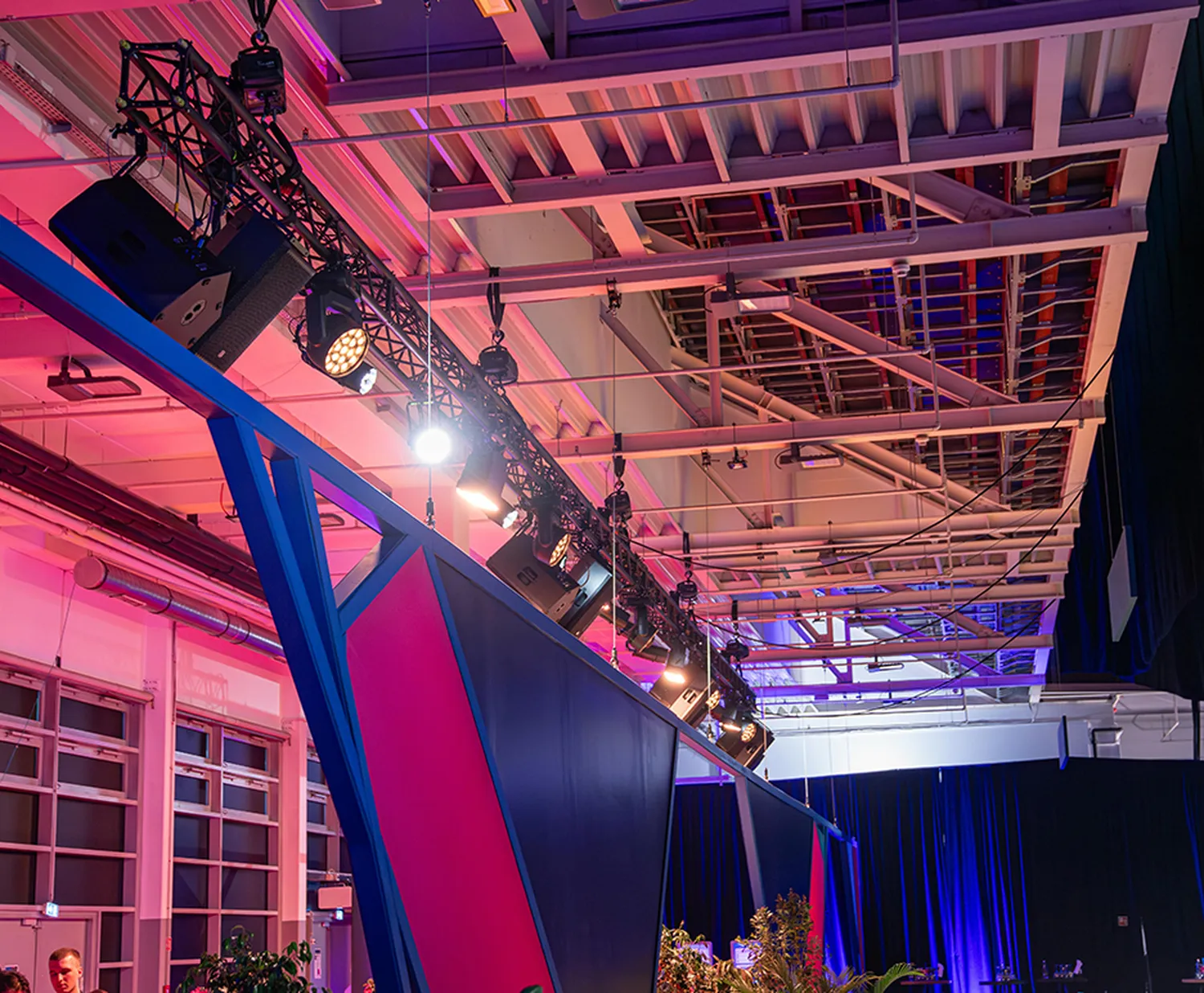 A grand finale, discreet technology – LD Systems and Cameo in the hospitality areas for Europe’s football elite