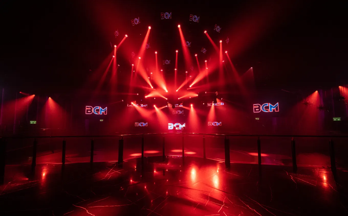 Cameo Light Installation at BCM Club Mallorca with ZENIT W600 Wash Light and MOVO BEAM 100 Moving Head