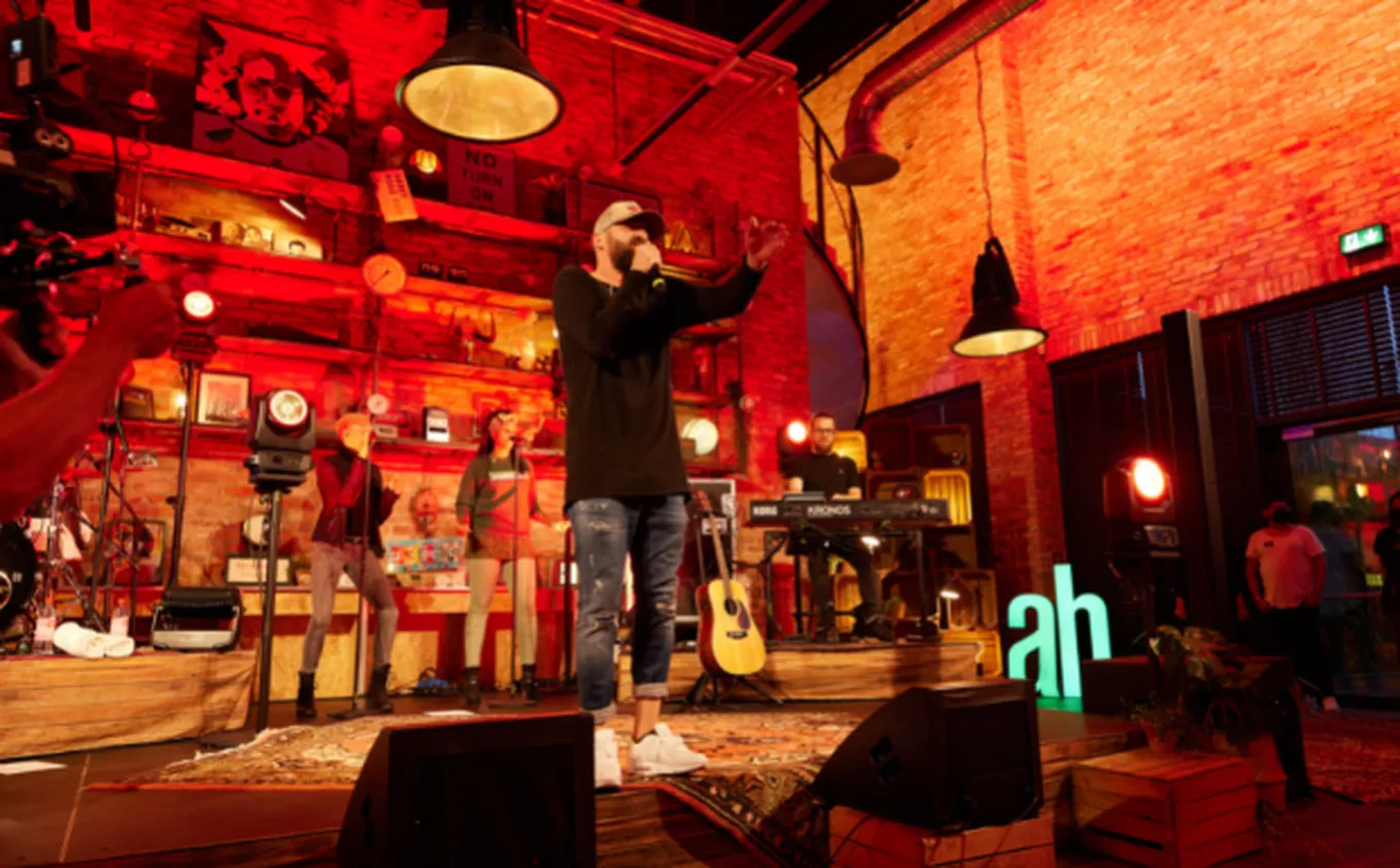 Adam-Hall-Group_We-Are-Live_Experience-Center_Gentleman