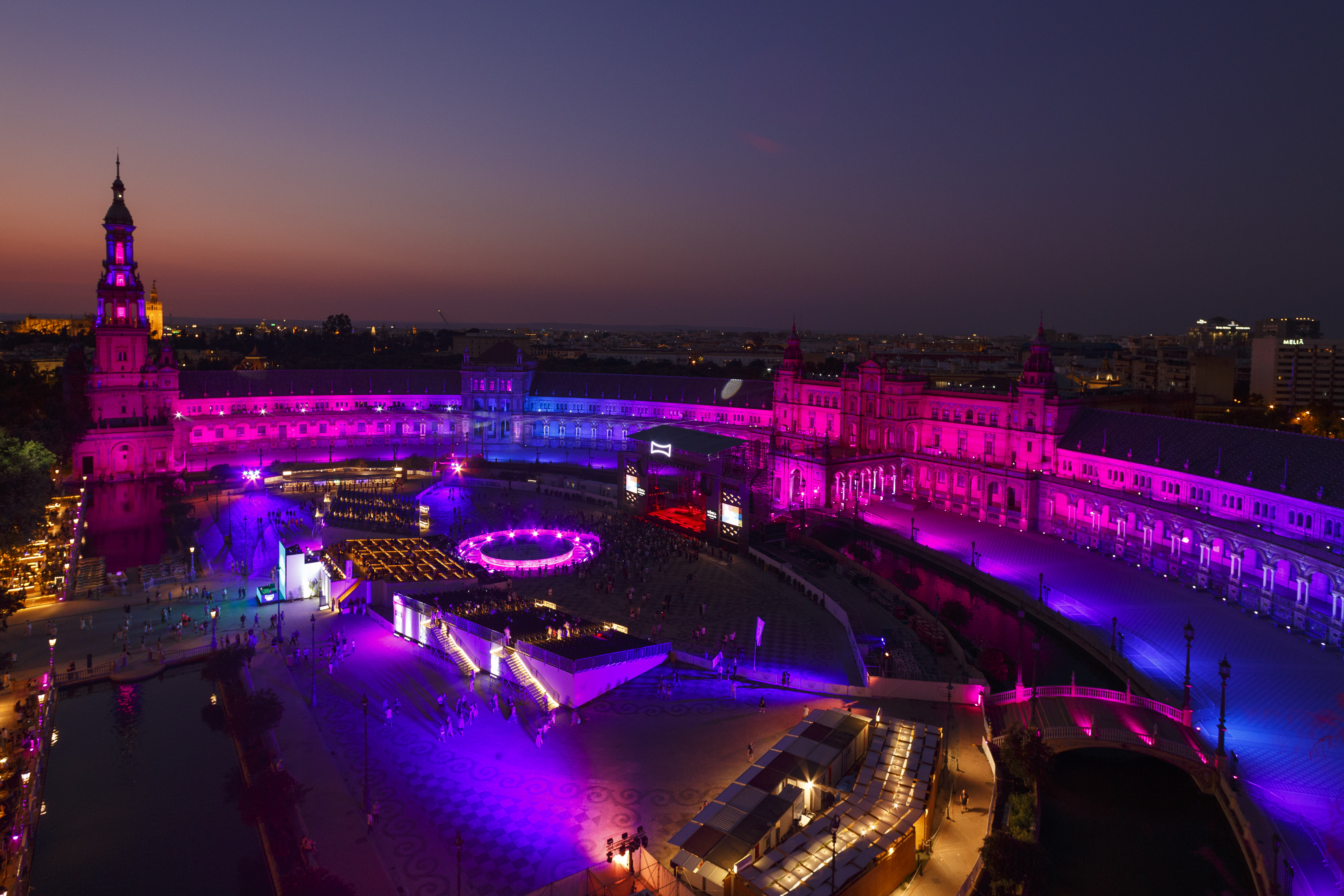 Cameo Light Installation at Plaza de España with beams of ORON H2 and illuminated facades by ZENIT W600 wash lights