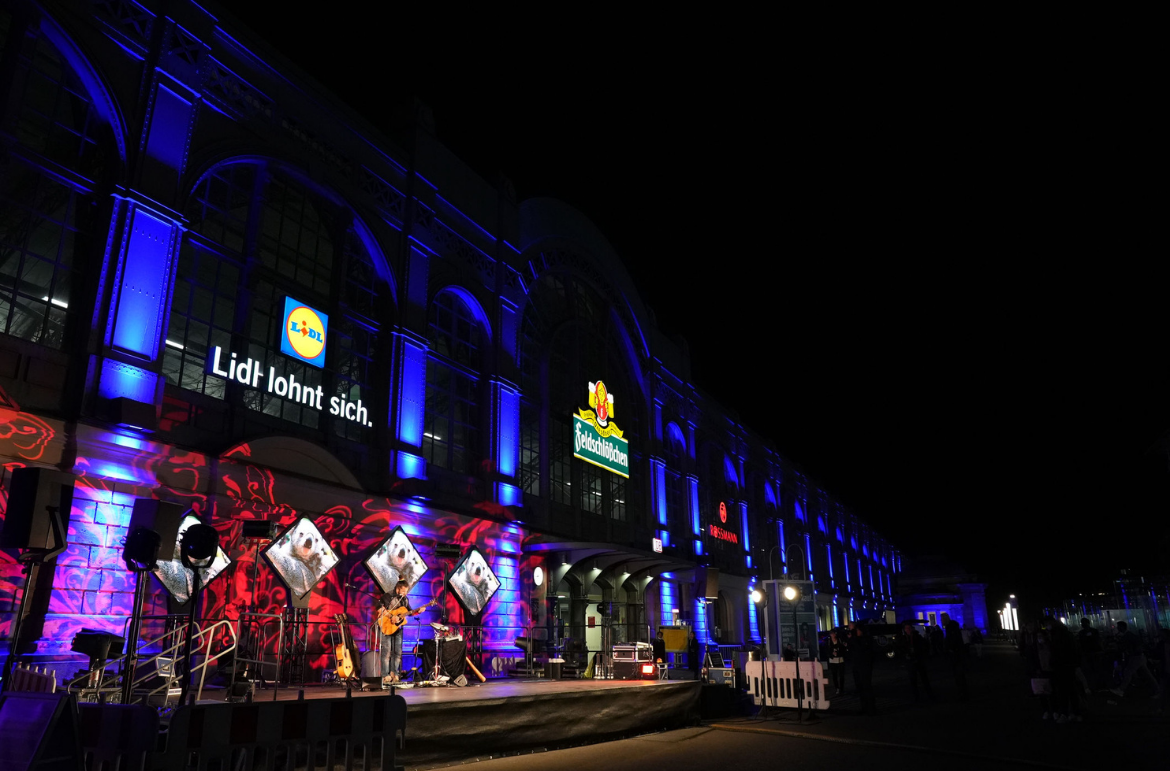 Cameo ZENIT® W300 Lights Up Dresden Central Station
