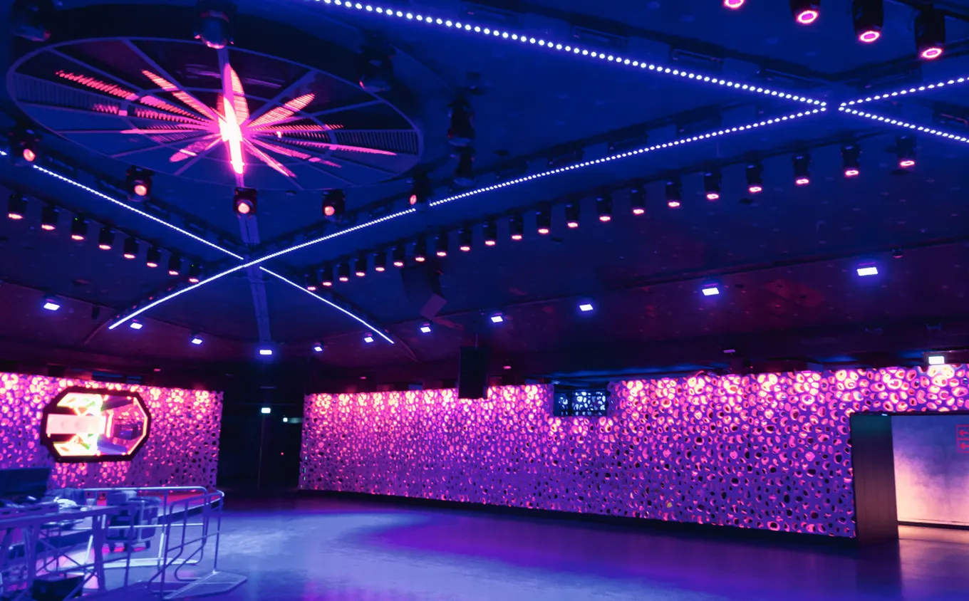 Cameo Light Installation at ZOOM Club Frankfurt with Cameo ZENIT W300 Wash Light Cameo AZOR B1 Cameo MOVO BEAM Z100