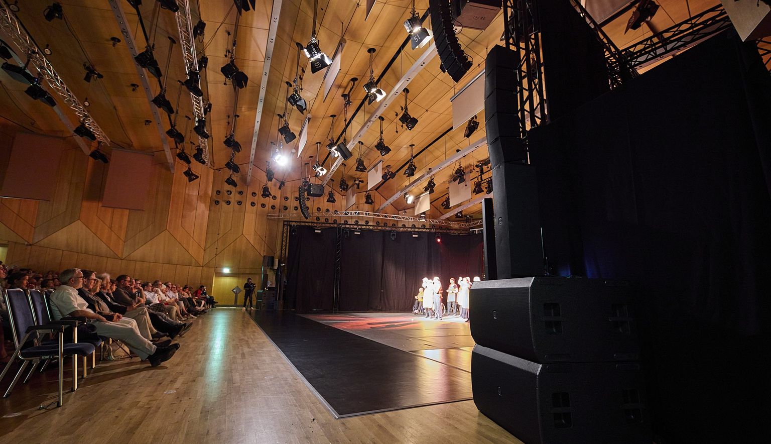 Babylon_Tanzprojekt_AdamHallGroup_LDSystems_MAILA