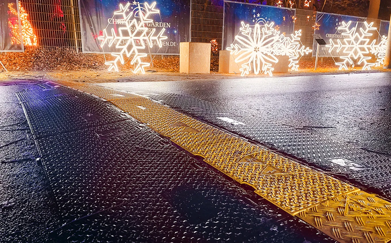 DEFENDER_ChristmasGarden_MIDI52D