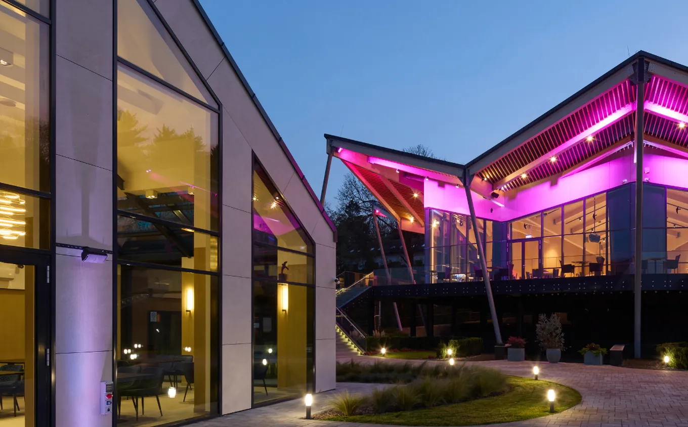 Moderne Event Location – Audio und Licht für das Mettrin Event Center