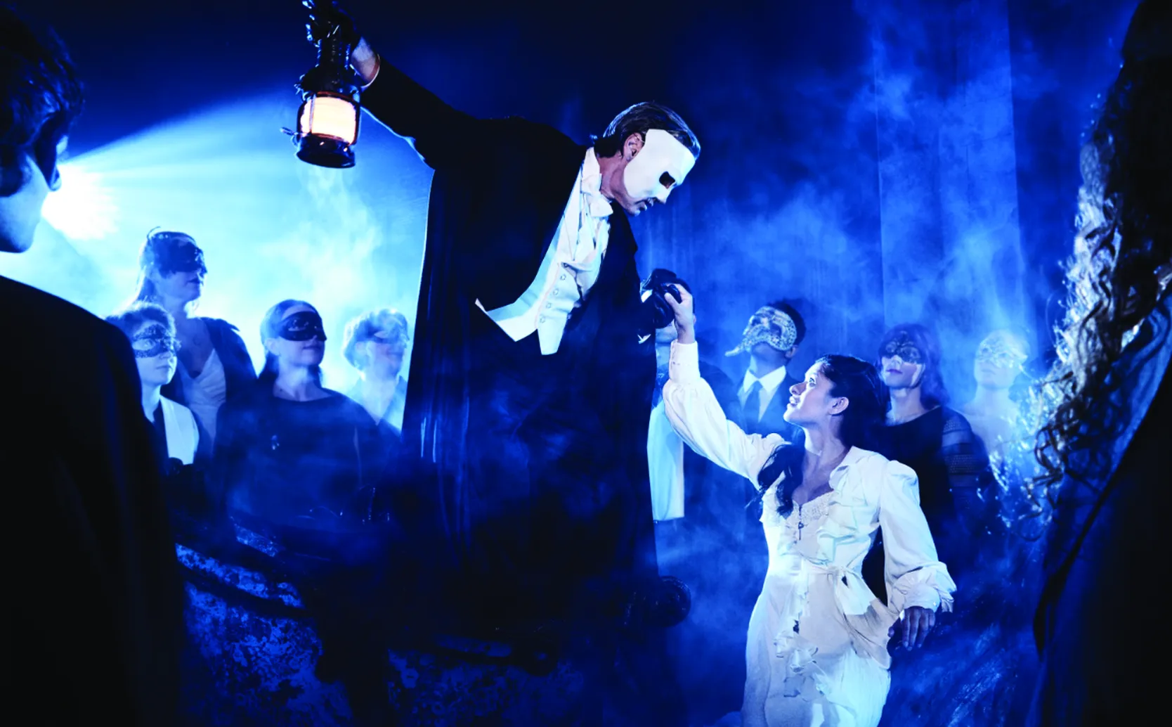 Header blog masquerade photo by oscar ouk