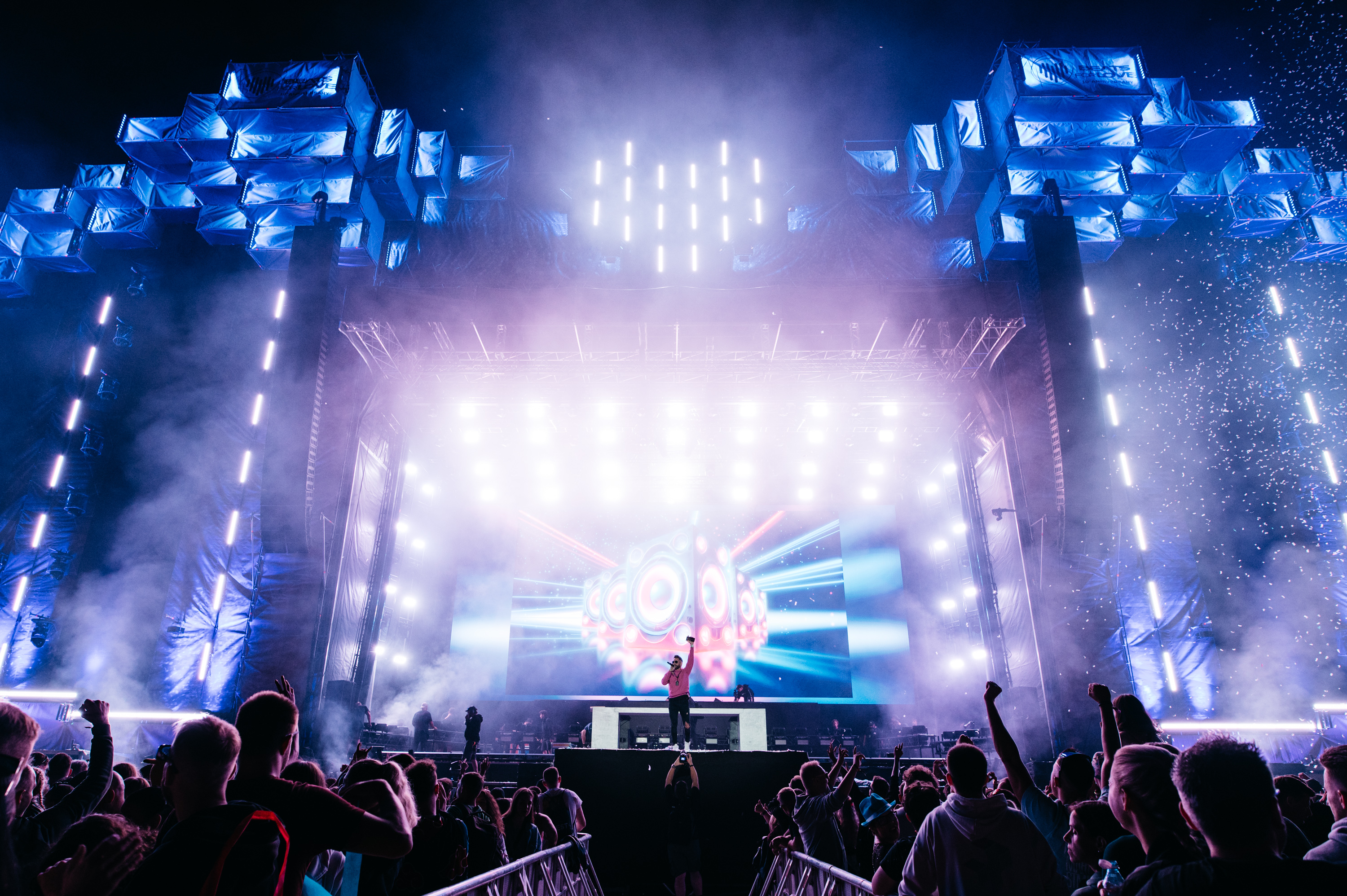 Cameo illuminates the Czech festival summer