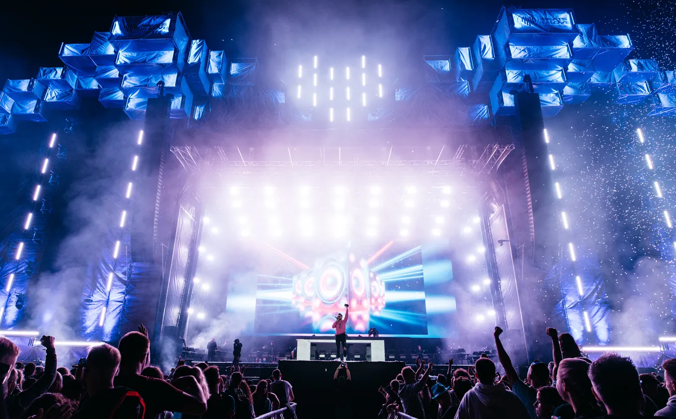 From EDM to rock'n'roll – Cameo illuminates the Czech festival summer