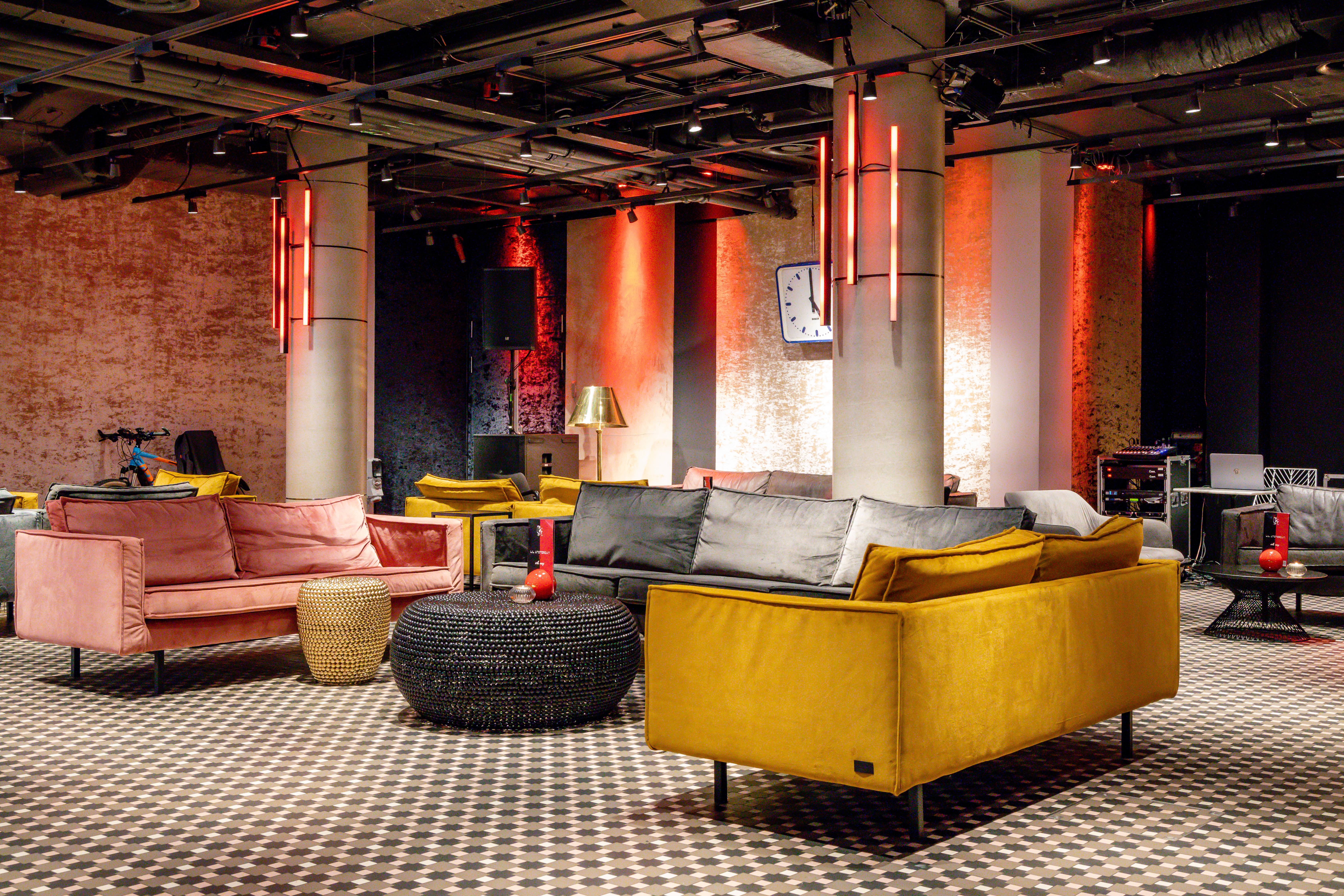 LDSystems_Bahnhof-Amsterdam-Centraal_Lil´-Amsterdam