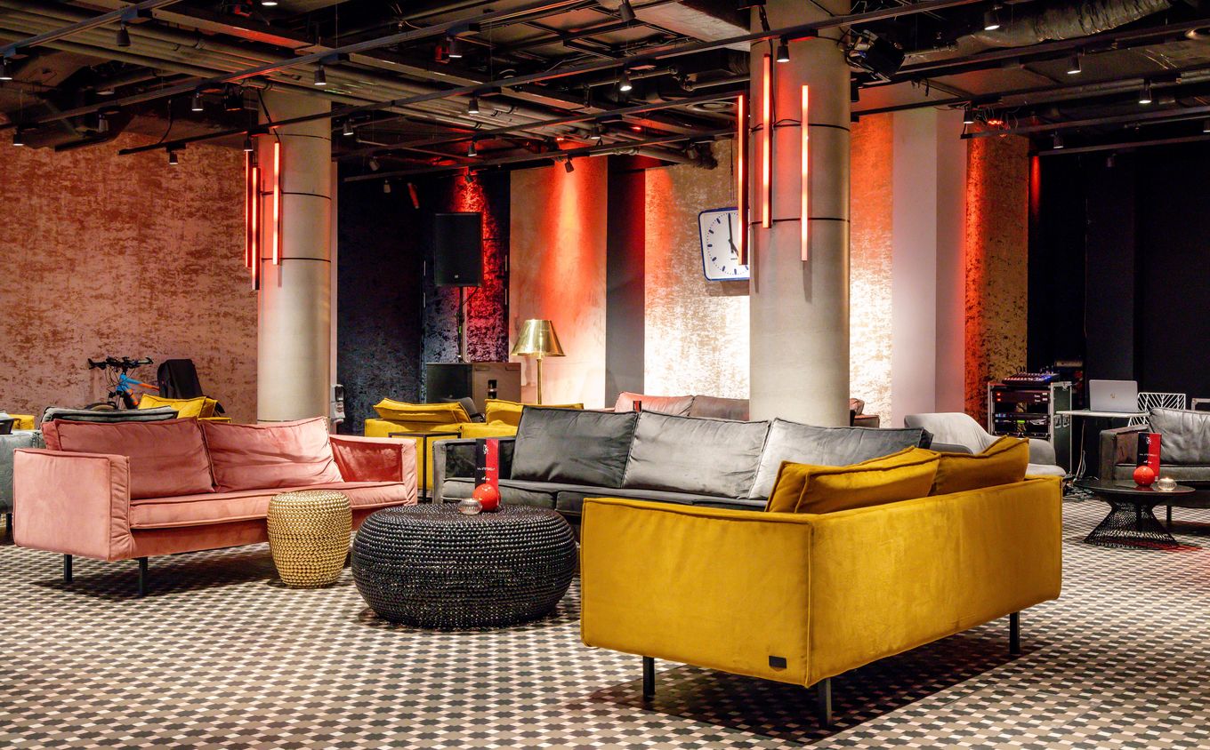 LDSystems_Bahnhof-Amsterdam-Centraal_Lil´-Amsterdam