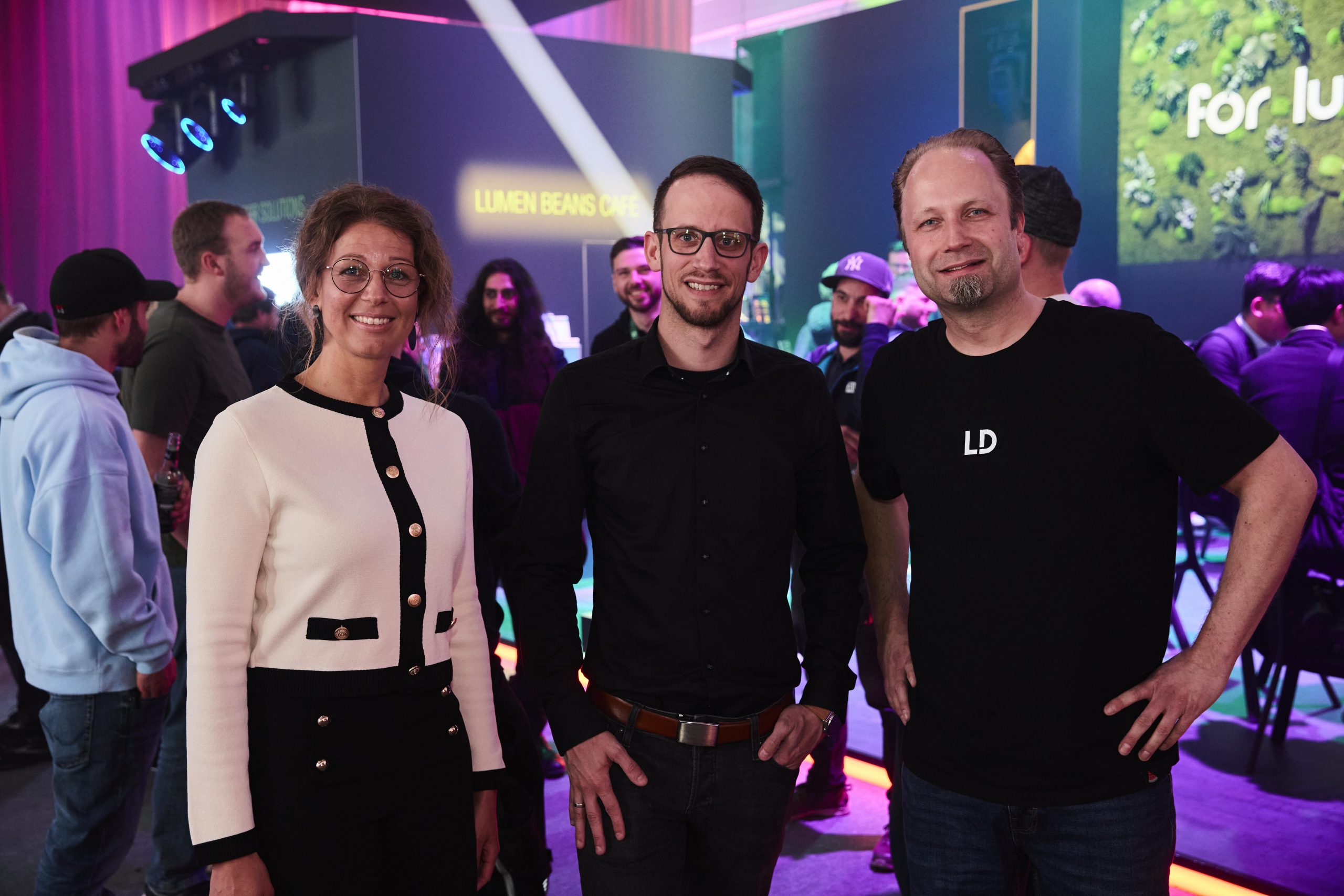 New trading partner for Germany: Adam Hall Integrated Systems solutions now available from Huss Licht & Ton