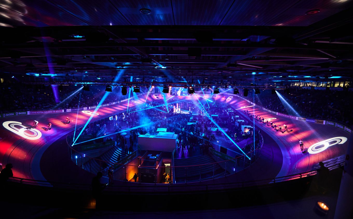 Cameo Light Installation Berlin Six Days event Radrennen Velodrom OTOS H5 ZENIT W600 Wash Lights OPUS H5 Moving Head