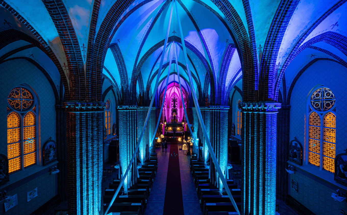 Cameo Light Installation at Vilaka Sacred Heart of Jesus Church in Vilaka with Cameo STUDIO PAR 64 RGBWA Cameo PIXBAR 600 PRO IP65 and FLAT PRO 18 G2 Spotlight