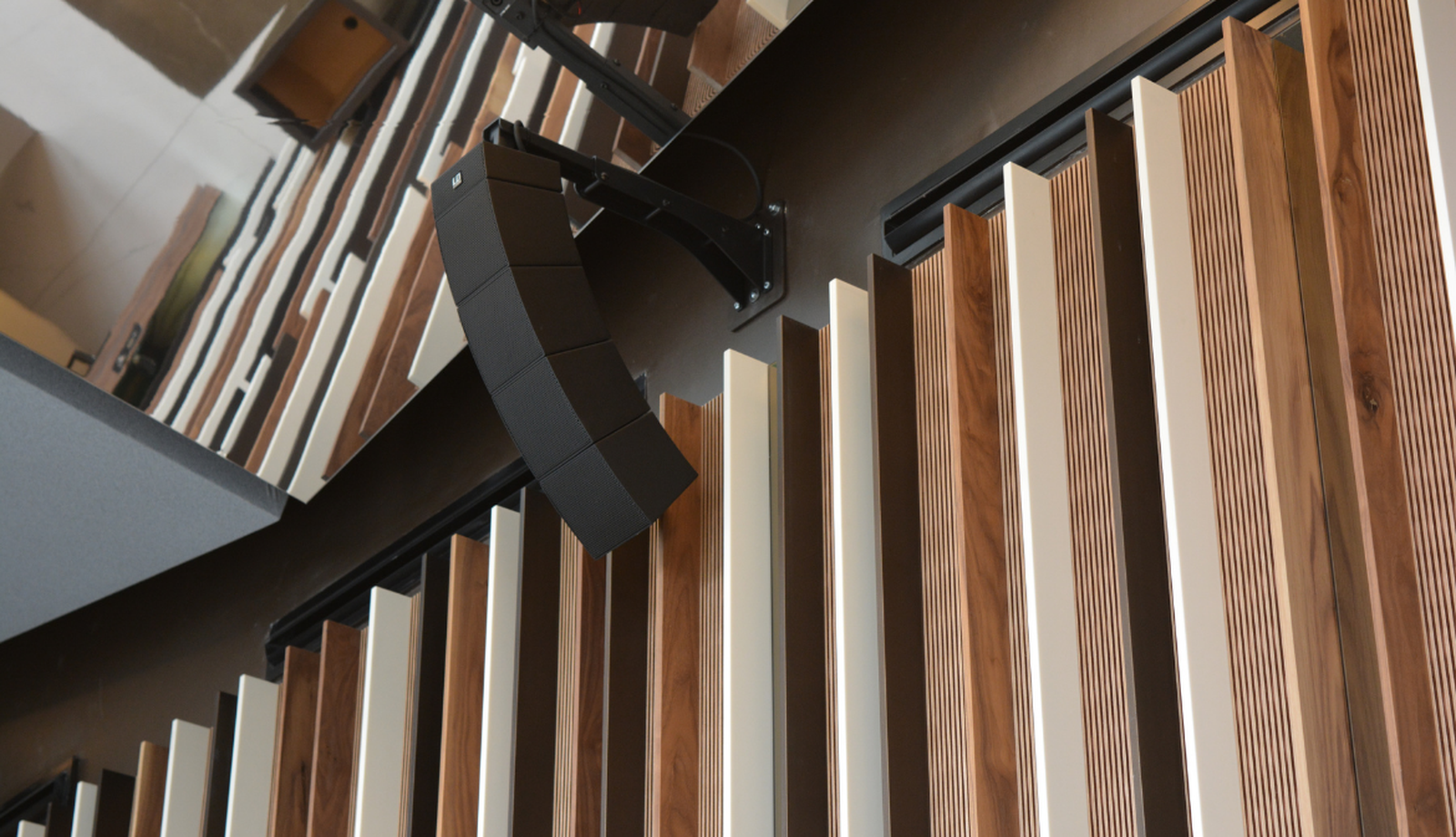 LDSystems_GingkoSkyBarMadrid_CURV500_2