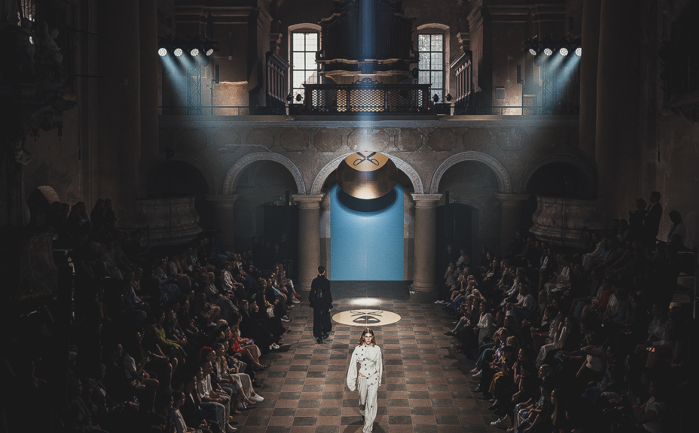 Cameo Light Installation at Fashion Infection Runway Show with OPUS X Profile ZENIT W600 Wash Light