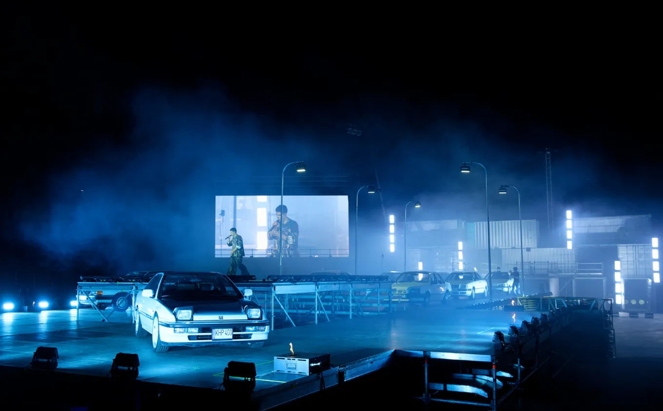 Cameo Lights Installet at Donny Montell concert in Kalnu Park showing the stage design with cars and atmospheric lighting to feel like a frozen film scene