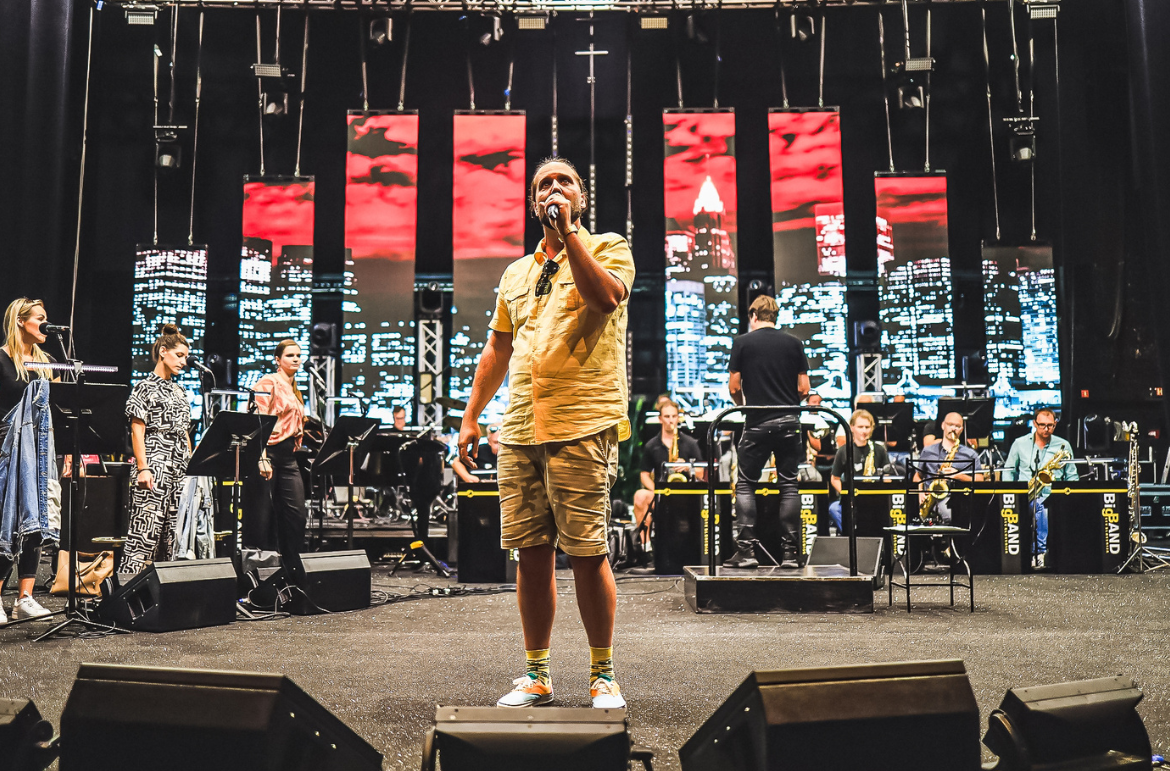 Cameo AZOR S2 bei TV-Show „Frišno“