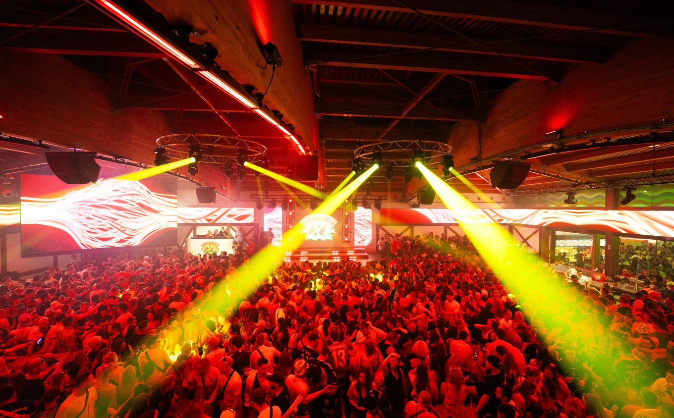 Adam hall bierkoenig highres 24 1