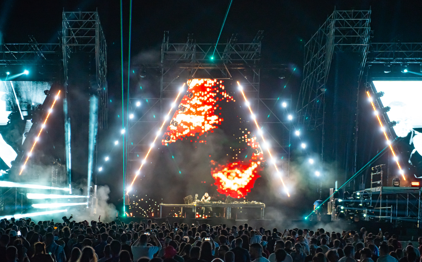 Cameo Light PIXBAR SMD G2 LED Bars at Stage Design at A Summer Story Festival in Madrid