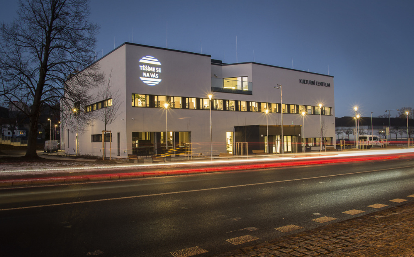 Cameo Light Installation at Klášterec nad Ohří Cultural Centre in the Czech Republic with FLAT PRO 12 G2 LED outdoor spotlights and Cameo H2 house lights