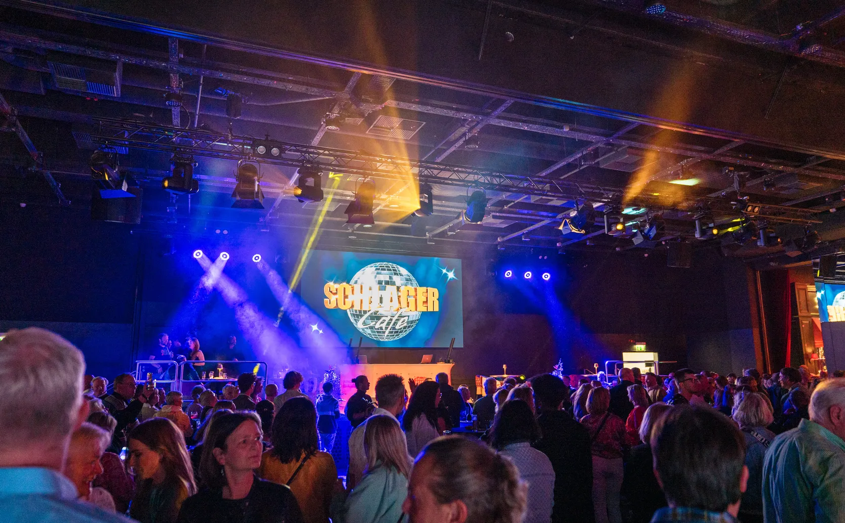 The seventh heaven of Schlager music – Cameo at Schlager Café Düsseldorf